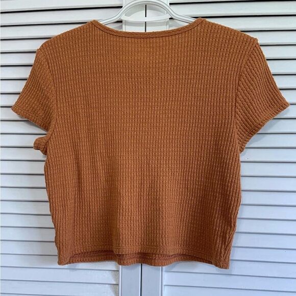 ⭐️American eagle cropped orange box shirt - Picture 6 of 6